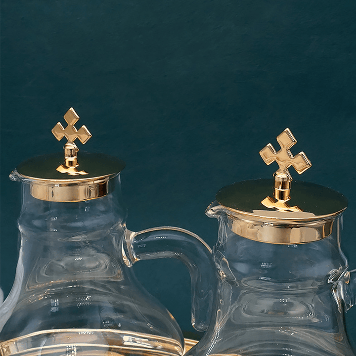 Christianartworkshop Elegantes Menage-Set aus Glas mit Messingbesatz und Kreuzmotiv – Traditionelles Anbetungszubehör