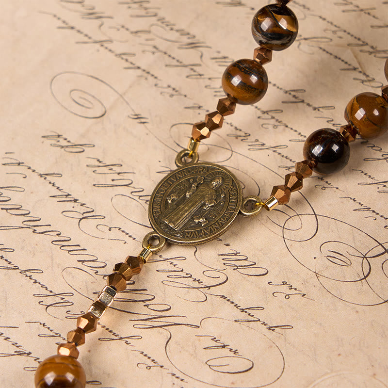 Christianartworkshop St. Benedikt-Medaille und Kruzifix, 8 mm rund, braunes Tigerauge, Legierung, Rosenkranzkette