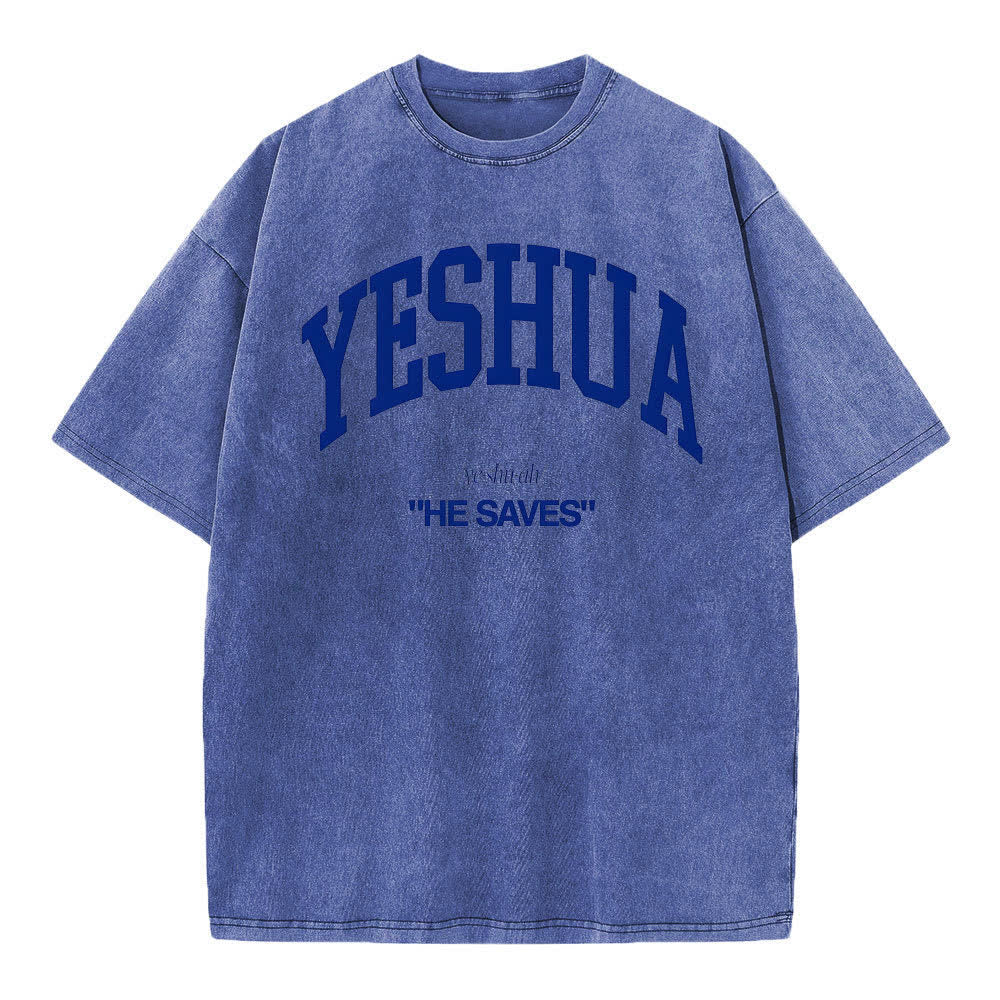 Christianartworkshop Yeshua "Er rettet" gewaschenes T-Shirt