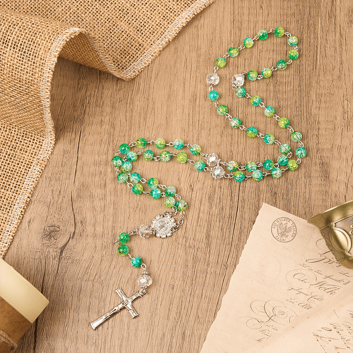 Christianartworkshop St. Benedikt-Medaille und Kruzifix aus 8 mm rundem Rosenkranz mit grünem Edelstein