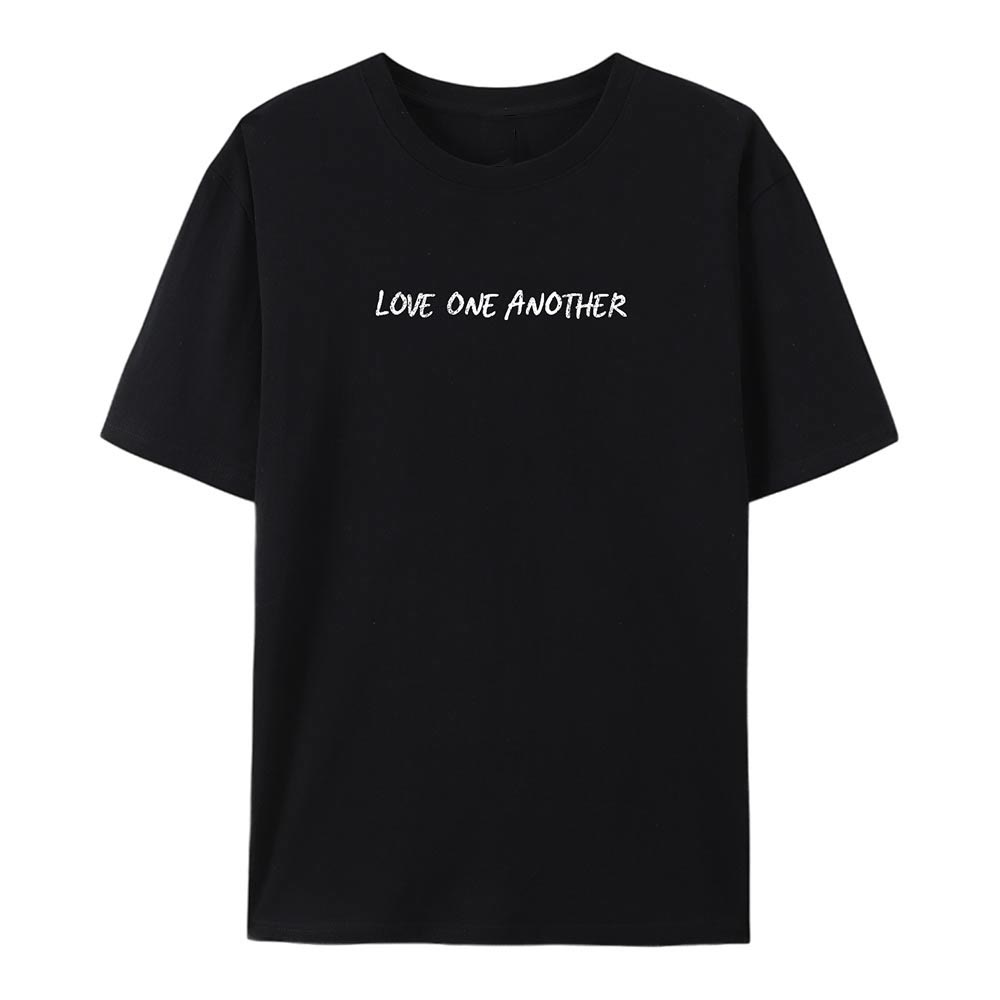 Christianartworkshop Baumwoll-T-Shirt „Love One Another“