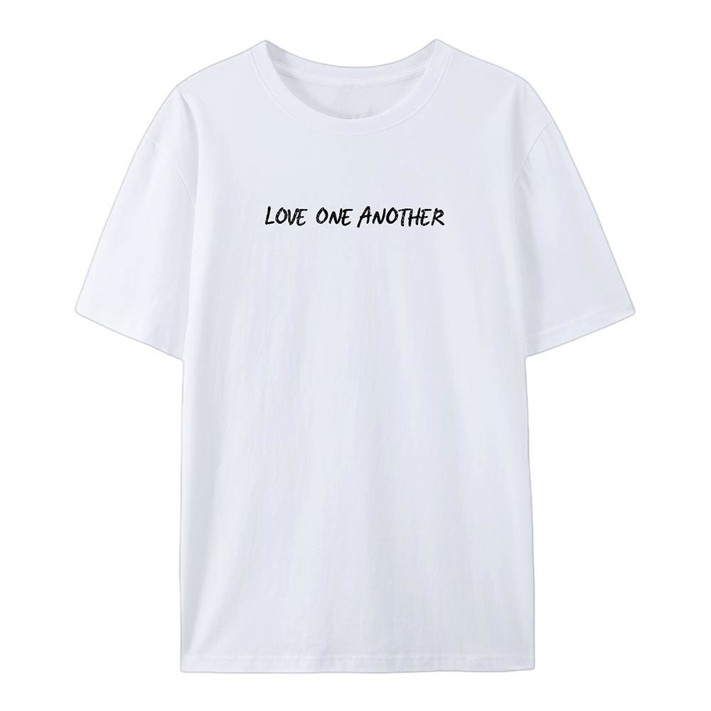 Christianartworkshop Baumwoll-T-Shirt „Love One Another“