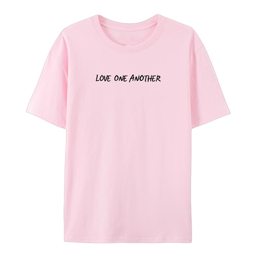 Christianartworkshop Baumwoll-T-Shirt „Love One Another“