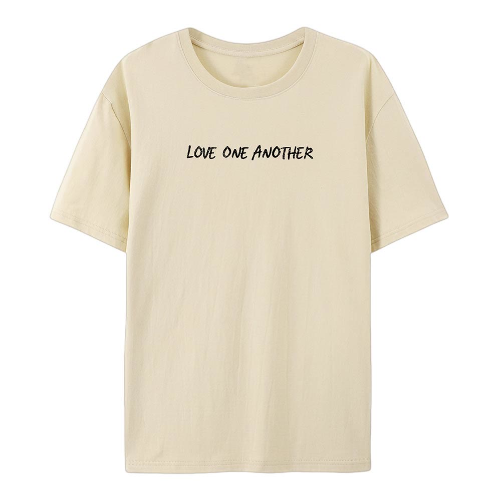 Christianartworkshop Baumwoll-T-Shirt „Love One Another“