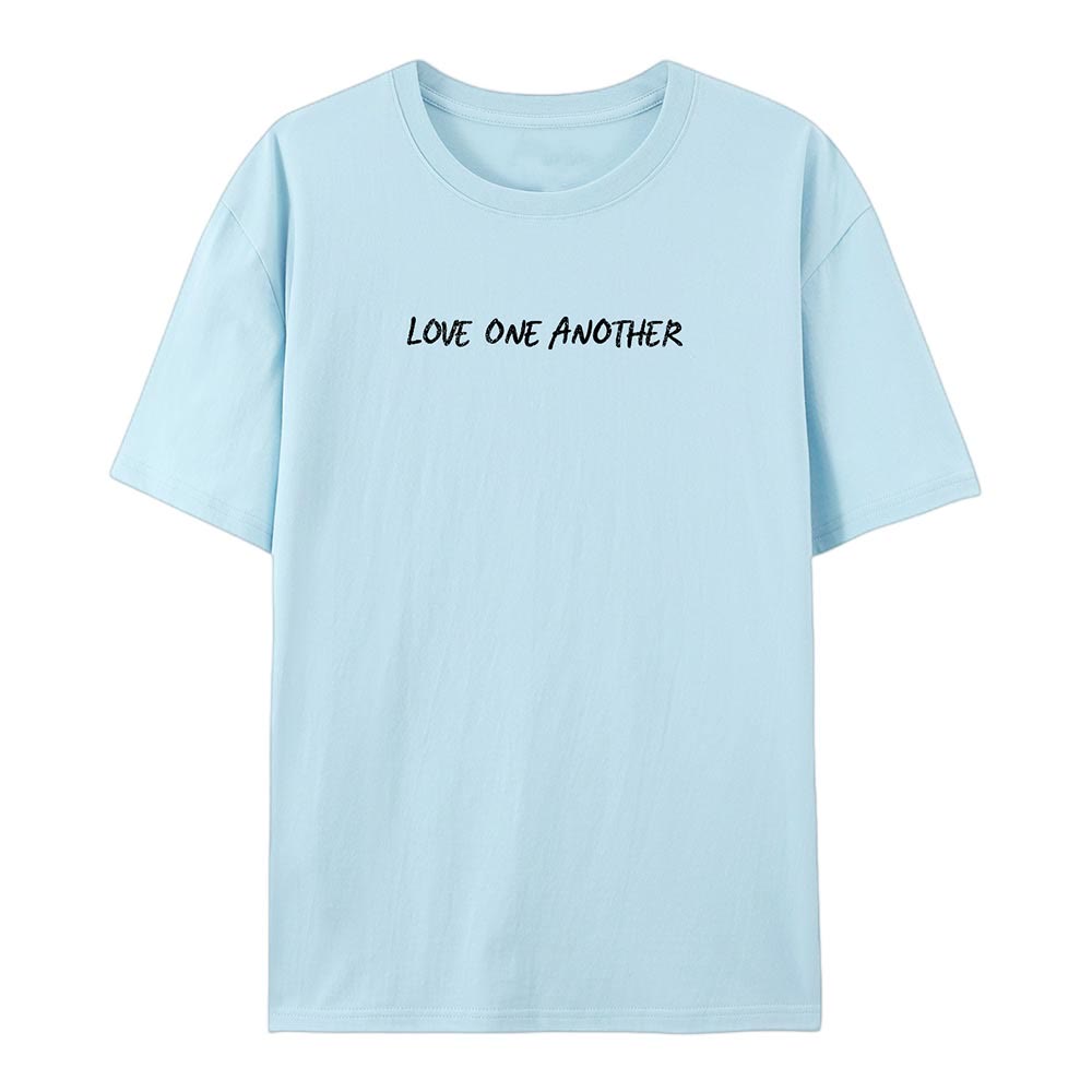 Christianartworkshop Baumwoll-T-Shirt „Love One Another“