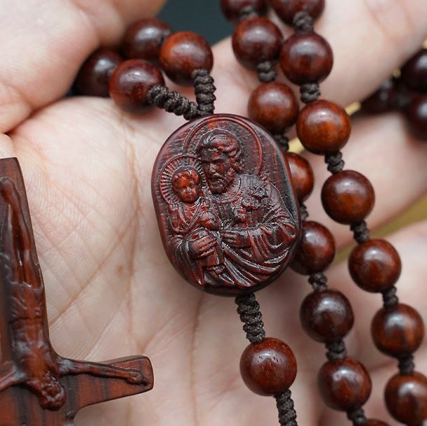 Christianartworkshop Olivenholzperlen Kruzifix Gebetsrosenkranz