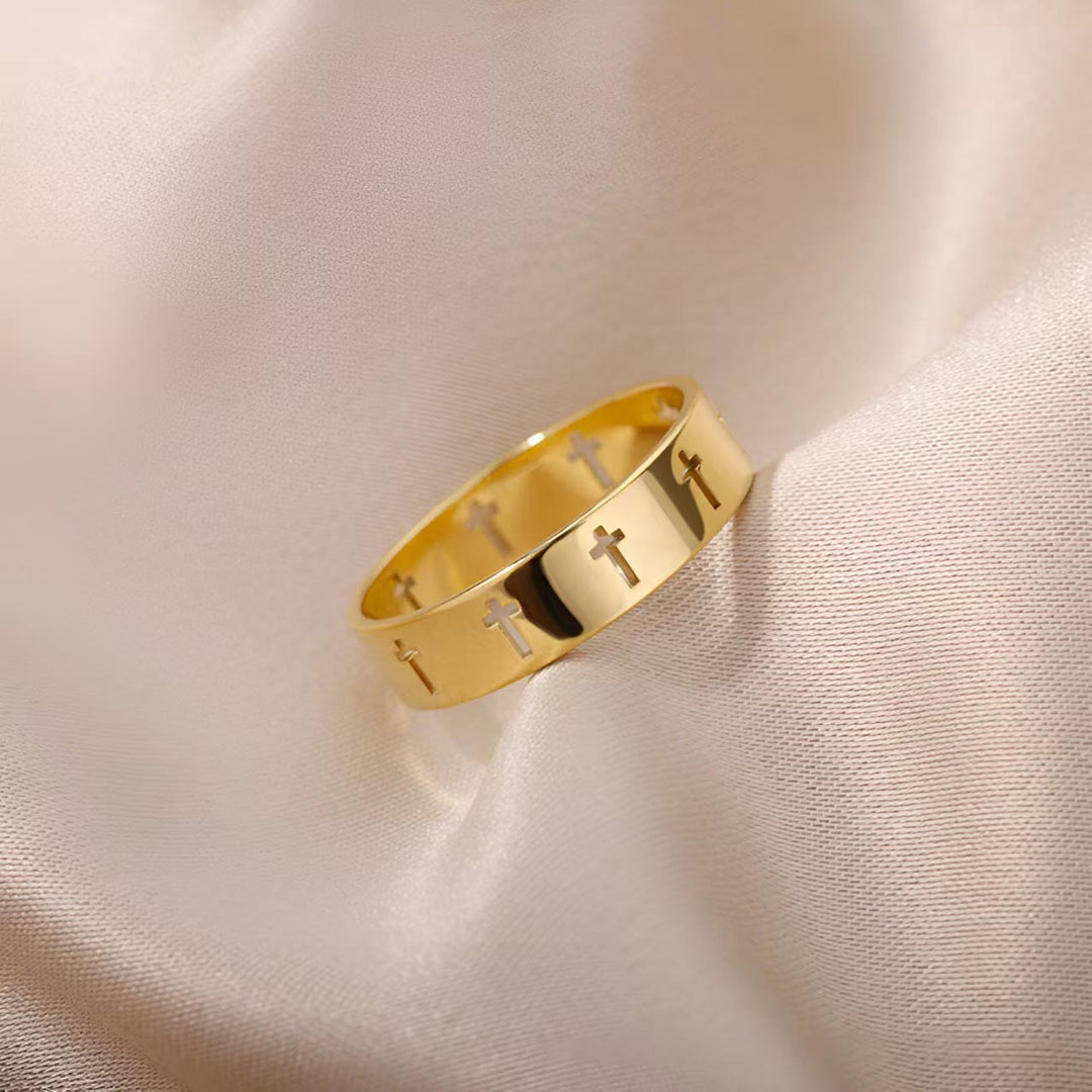 Christianartworkshop Göttlicher Goldkreuzring: Ein schlichter, aber tiefgründiger Ausdruck der Hingabe - image 1