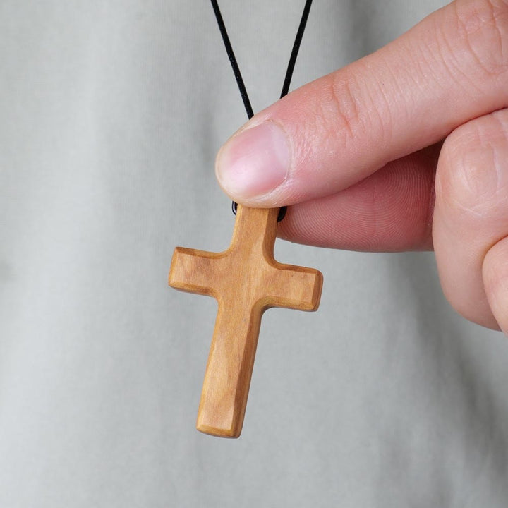 Christianartworkshop Handgefertigte Halskette mit Kreuz aus Olivenholz: Ein Symbol des Glaubens und der Handwerkskunst