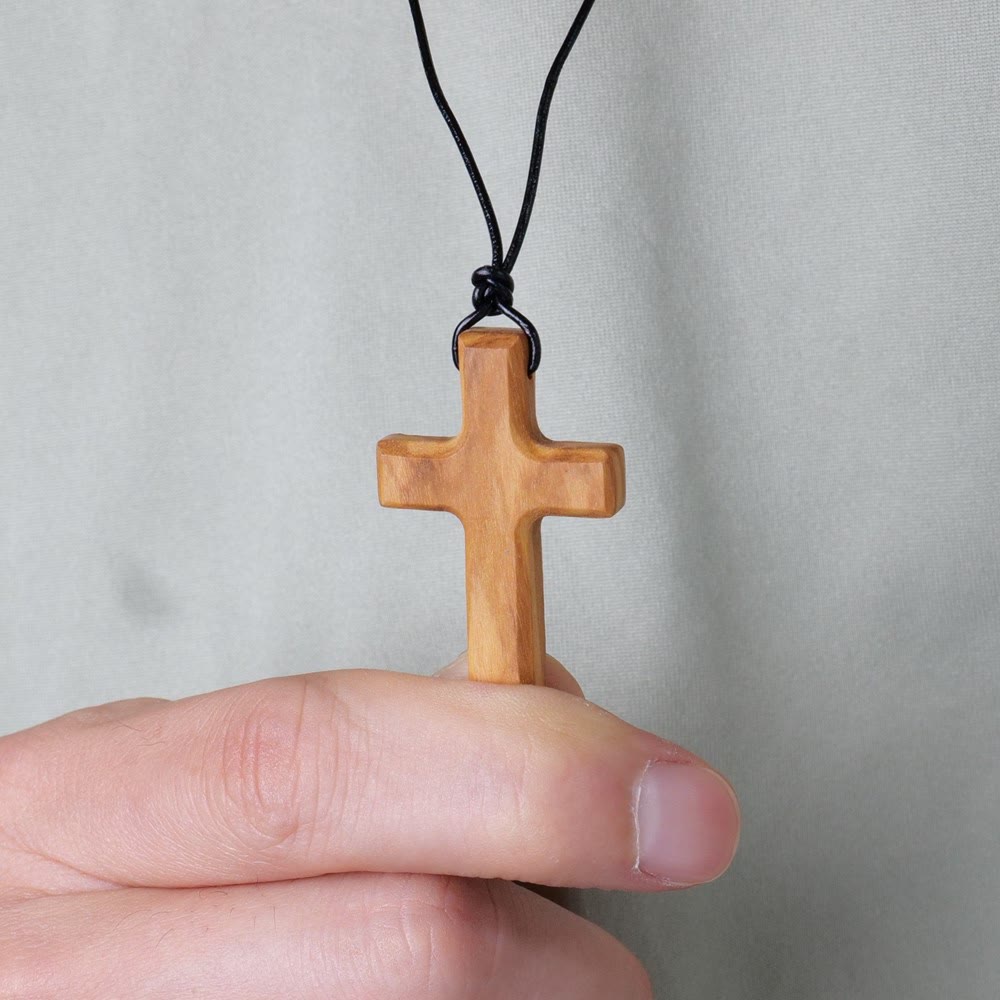 Christianartworkshop Handgefertigte Halskette mit Kreuz aus Olivenholz: Ein Symbol des Glaubens und der Handwerkskunst