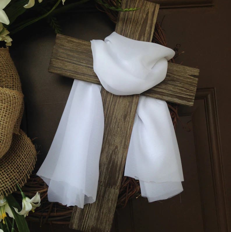 Christianartworkshop „Heilige Umarmung“ Kranz und Kreuz: Ein Frühlingshymnus des Glaubens