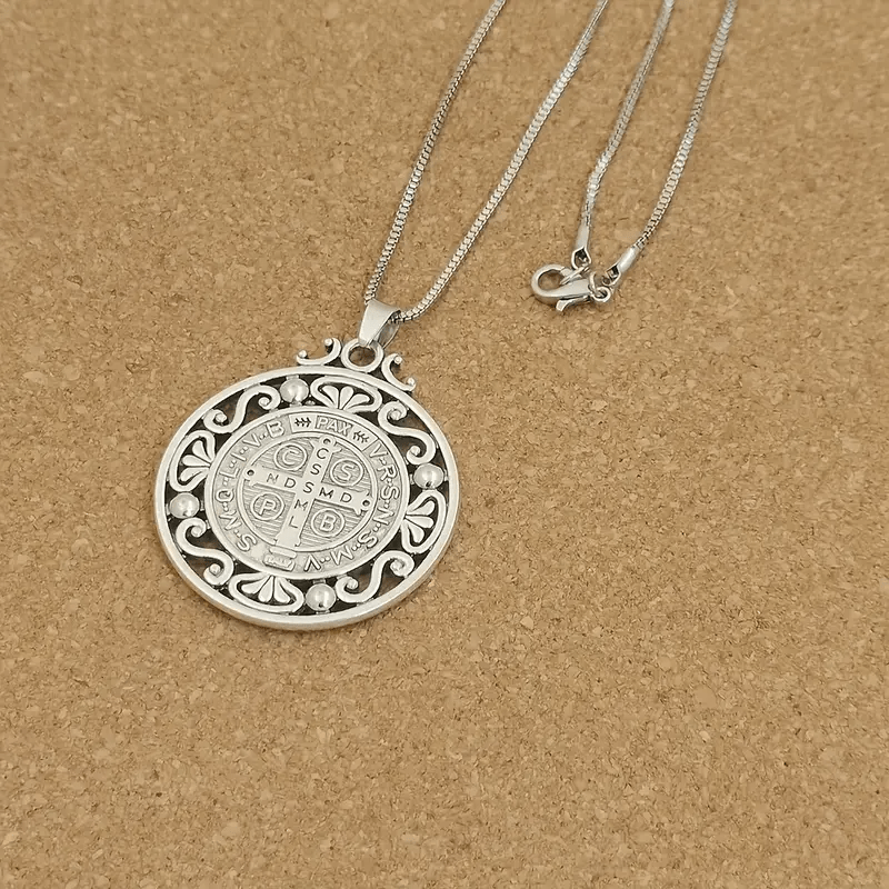 Christianartworkshop St. Benedikt-Medaille, exquisite Halskette: Ein Symbol des Glaubens und des Schutzes