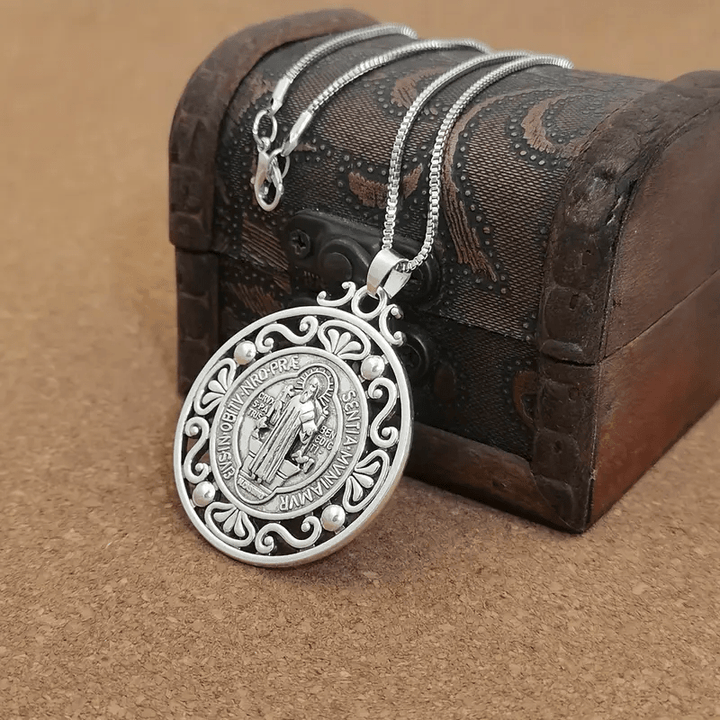 Christianartworkshop St. Benedikt-Medaille, exquisite Halskette: Ein Symbol des Glaubens und des Schutzes