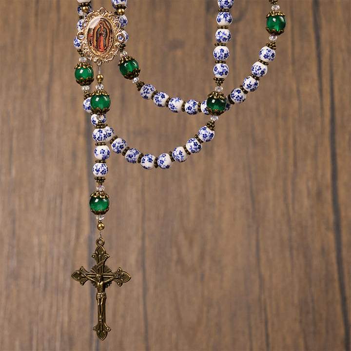 Christianartworkshop Divine Serenity Handgefertigter Blumenrosenkranz: Unsere Liebe Frau von Guadalupe & Kruzifix aus 8 mm Keramik & Jade - image 4