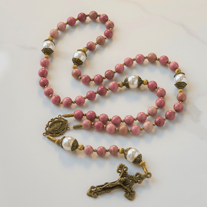 Christianartworkshop Wundertätige Medaille und Kruzifix aus 8 mm natürlichem rotem Holzaderstein, handgefertigte Rosenkranzperlen
