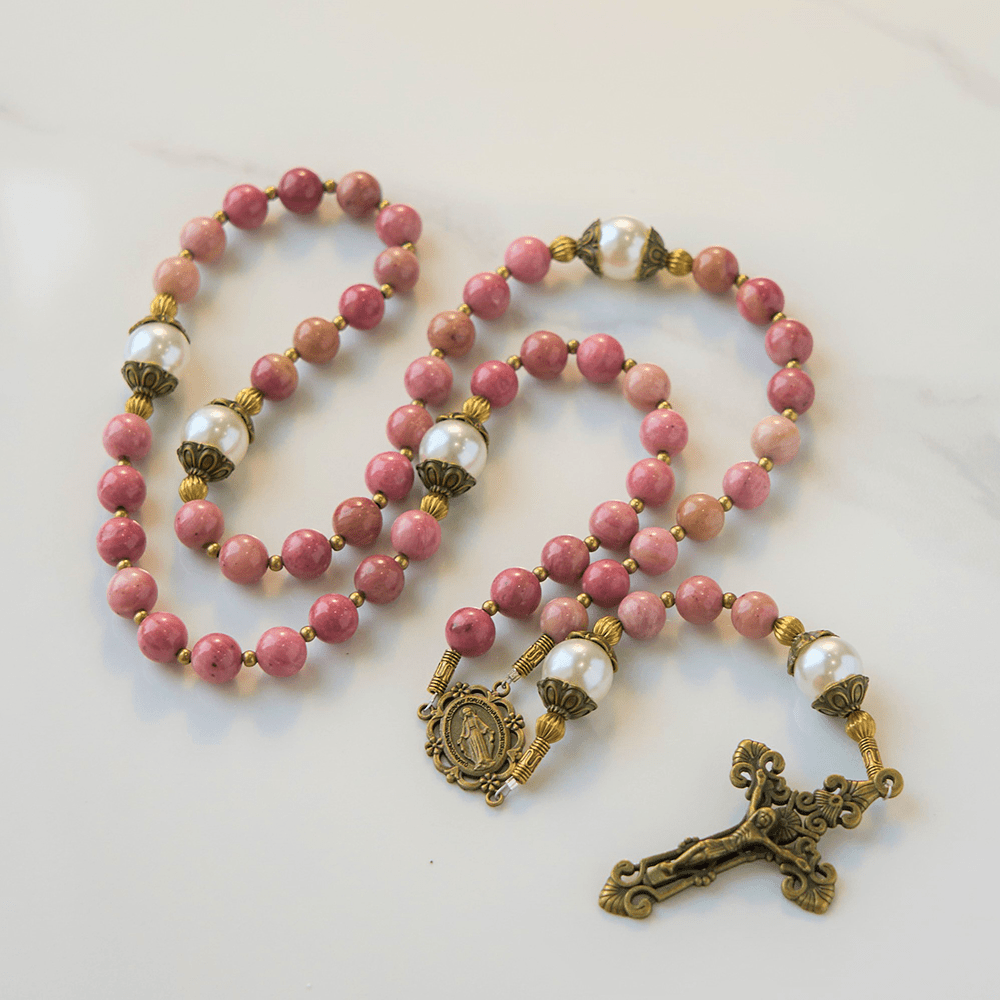 Christianartworkshop Jesus ist das Geschenk: Natürlicher roter Holzaderstein, handgefertigter Rosenkranz mit Geschenkkarte - image 5