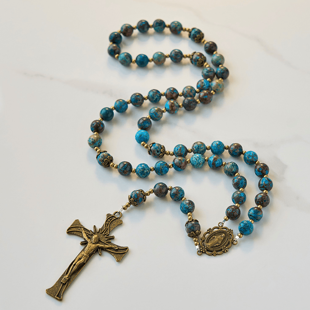 Christianartworkshop Handgefertigter Rosenkranz mit blauen Musterperlen: Wundertätige Medaille und Kruzifix aus 8 mm echtem Larimar-Stein