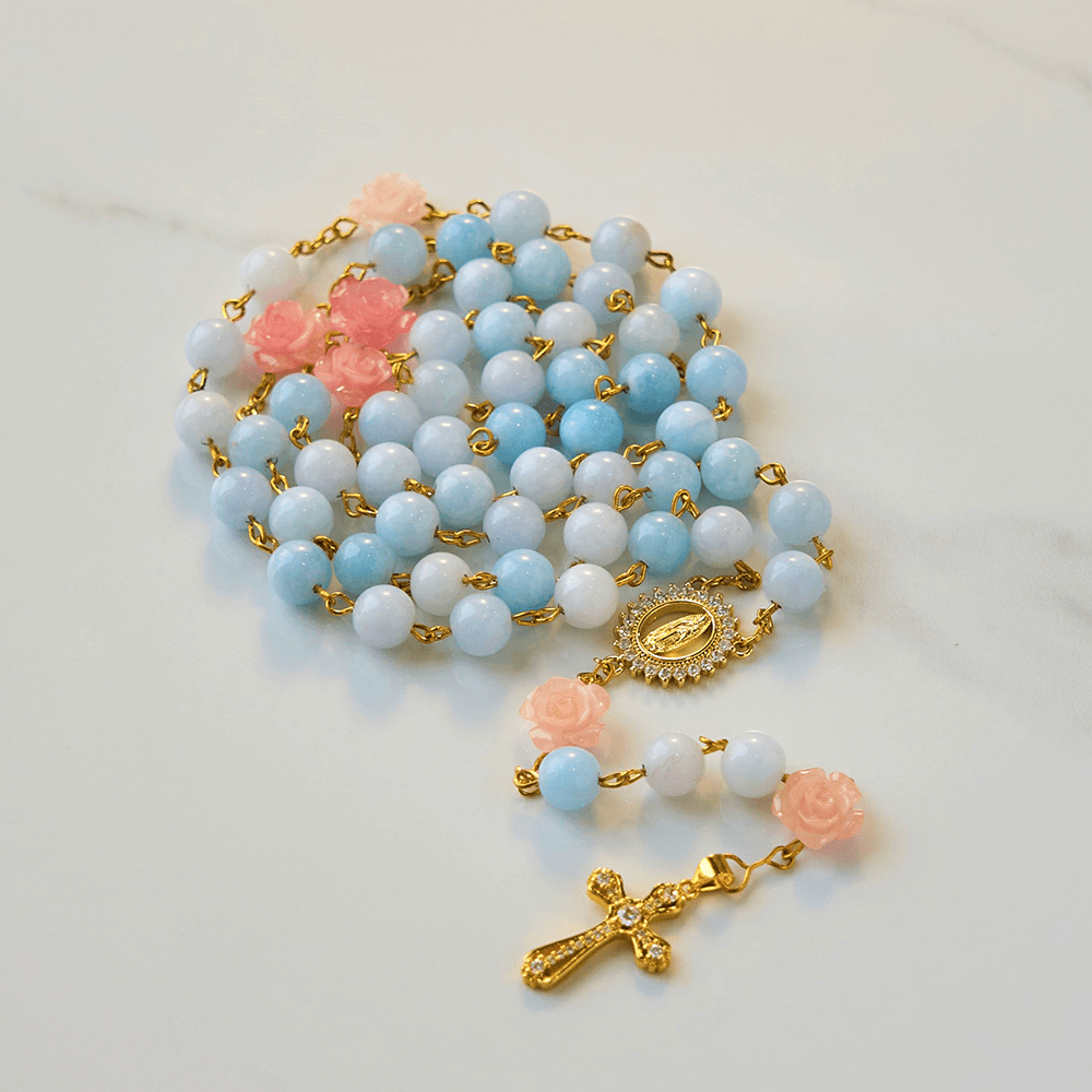 Christianartworkshop Rosenkranz mit Unsere Liebe Frau von Guadalupe und Kruzifix aus 8 mm handgefertigten blauen Aquamarin-Chalcedon-Perlen - image 1