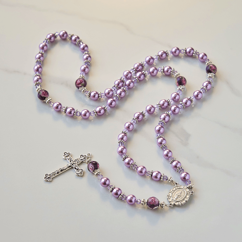 Christianartworkshop Wundertätige Medaille und Kruzifix, 8 mm, violette Perle und Kristall, handgefertigter Rosenkranz – heilige Perlen für heilige Gebete