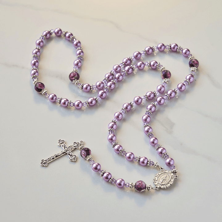 Christianartworkshop Wundertätige Medaille und Kruzifix, 8 mm, violette Perle und Kristall, handgefertigter Rosenkranz – heilige Perlen für heilige Gebete