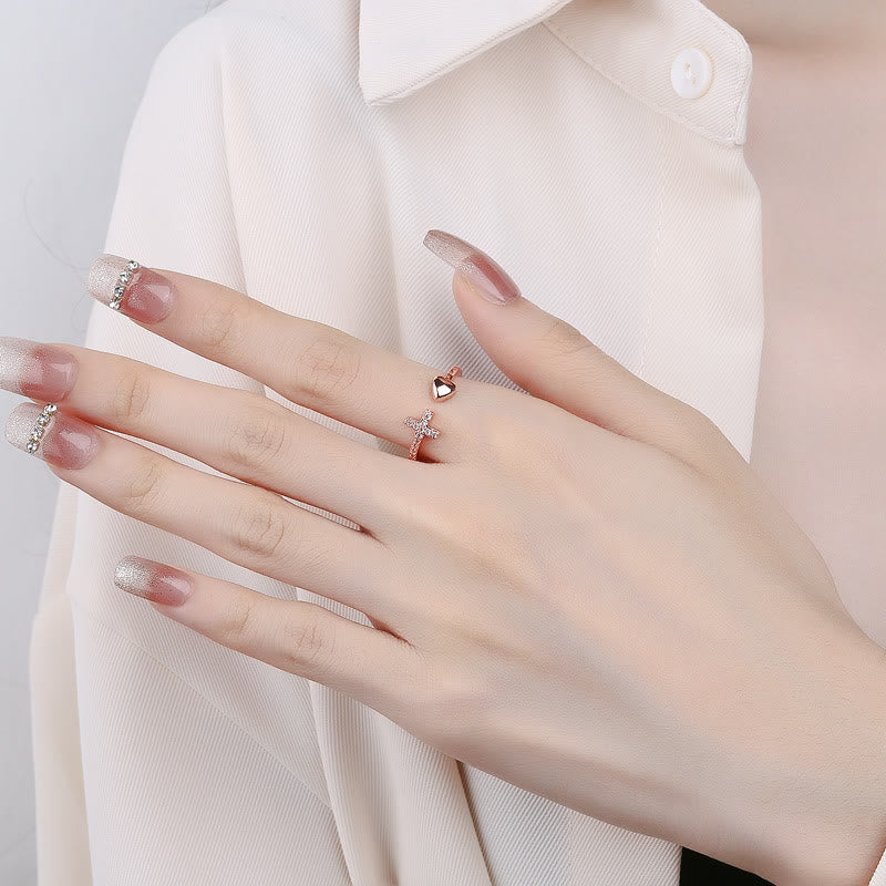 Christianartworkshop 3-farbiger, gesegneter minimalistischer verstellbarer Ring mit Herz- und Kreuzsymbol