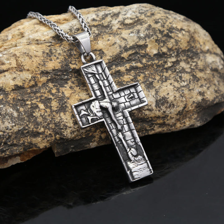 Christianartworkshop Halskette mit Kreuz „Hände der Erlösung“: Ein Testament der göttlichen Rettung