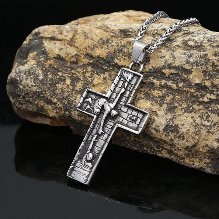 Christianartworkshop Halskette mit Kreuz „Hände der Erlösung“: Ein Testament der göttlichen Rettung