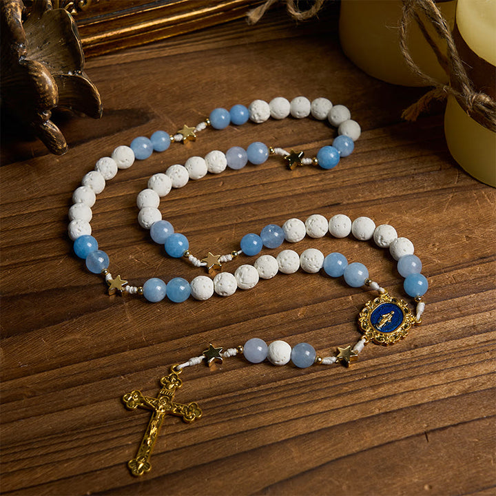 Christianartworkshop Starry Divine Handgemachter Rosenkranz: Blaue Achatperlen und himmlische goldene Akzente