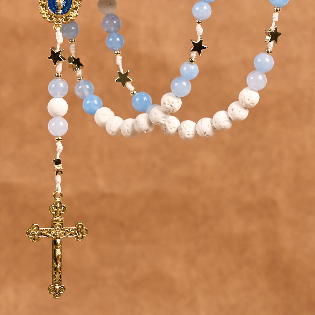 Christianartworkshop Starry Divine Handgemachter Rosenkranz: Blaue Achatperlen und himmlische goldene Akzente