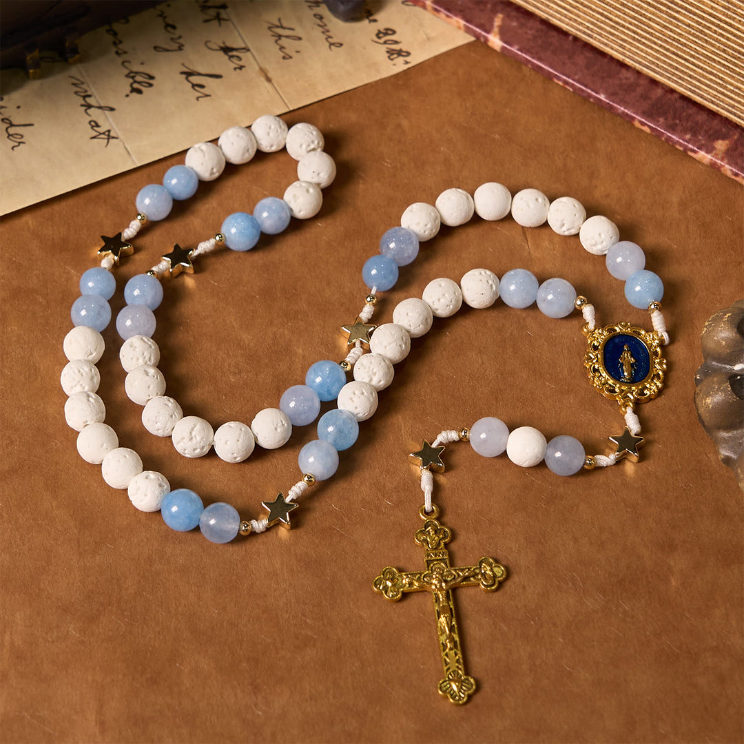 Christianartworkshop Starry Divine Handgemachter Rosenkranz: Blaue Achatperlen und himmlische goldene Akzente