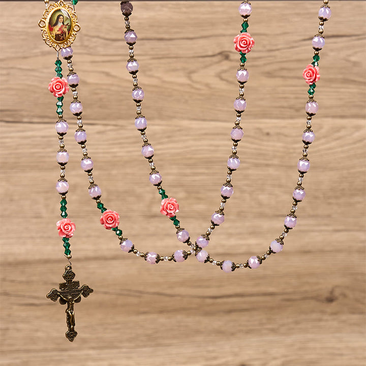 Christianartworkshop Handgefertigter Rosenkranz aus floralem Kristall: Hellrosa Perlen, Blüte der Anmut, Eleganz und Hingabe