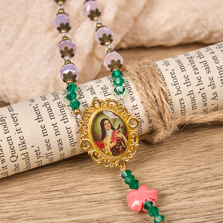 Christianartworkshop Handgefertigter Rosenkranz aus floralem Kristall: Hellrosa Perlen, Blüte der Anmut, Eleganz und Hingabe