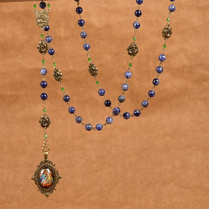 Christianartworkshop Handgefertigter Rosenkranz mit Lapisperlen und Blumenmedaillon – Eine göttliche Widerspiegelung von Familie und Glauben