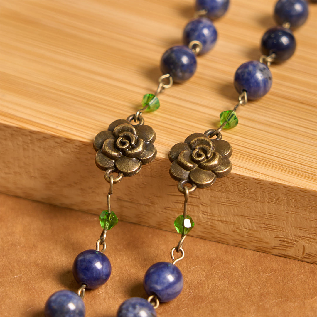 Christianartworkshop Handgefertigter Rosenkranz mit Lapisperlen und Blumenmedaillon – Eine göttliche Widerspiegelung von Familie und Glauben
