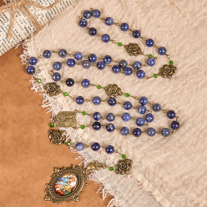 Christianartworkshop Handgefertigter Rosenkranz mit Lapisperlen und Blumenmedaillon – Eine göttliche Widerspiegelung von Familie und Glauben