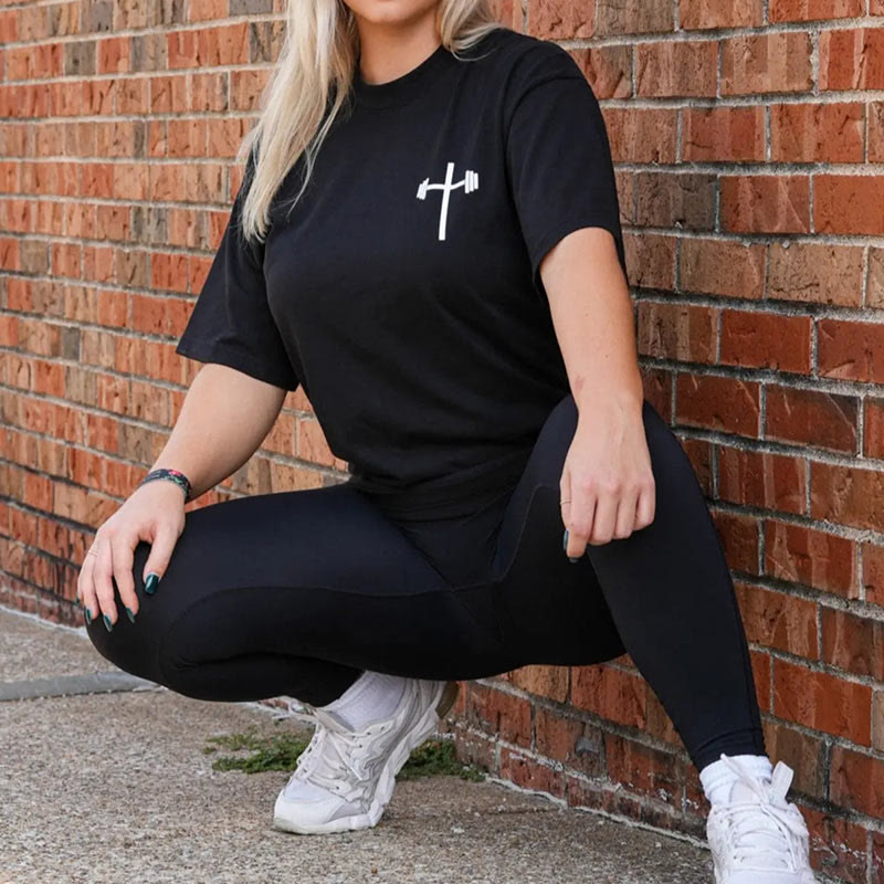 Christianartworkshop Christliches T-Shirt mit Blumenverzierung „Jesus ist König“