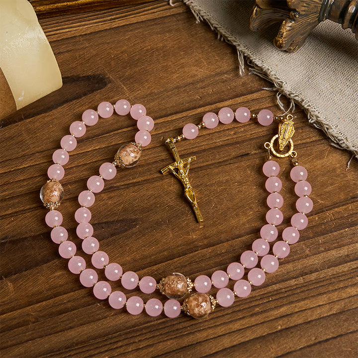 Christianartworkshop Handgefertigter Rosenkranz mit rosa Chalcedon und goldenem Porzellansand, Vaterunser-Perlen