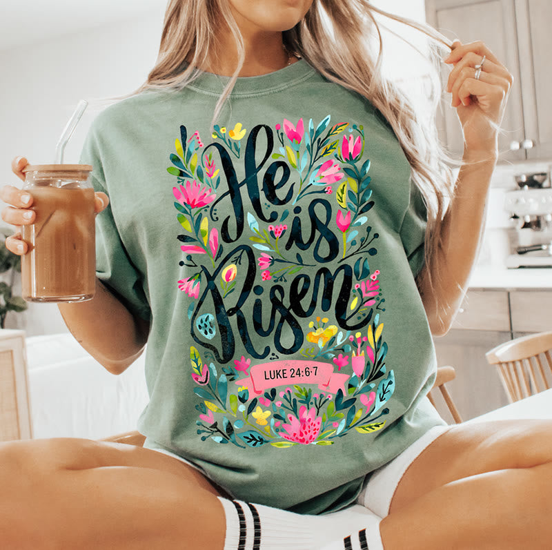 Christianartworkshop T-Shirt mit Grafik „He Is Risen“ und Blumendruck