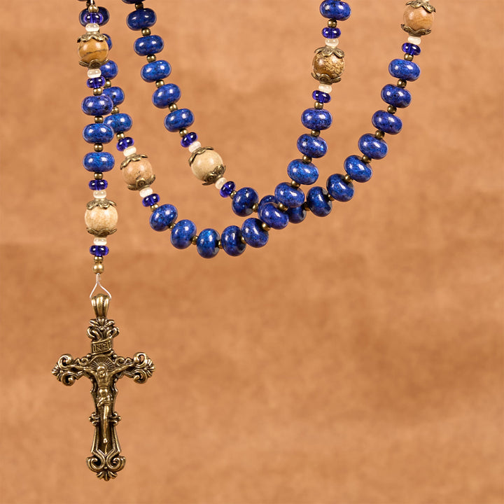 Christianartworkshop Handgefertigter Rosenkranz aus Lapislazuli und Landkarte der Heiligen Therese von Lisieux, Medaille und Kruzifix, 8 x 10 mm - image 3