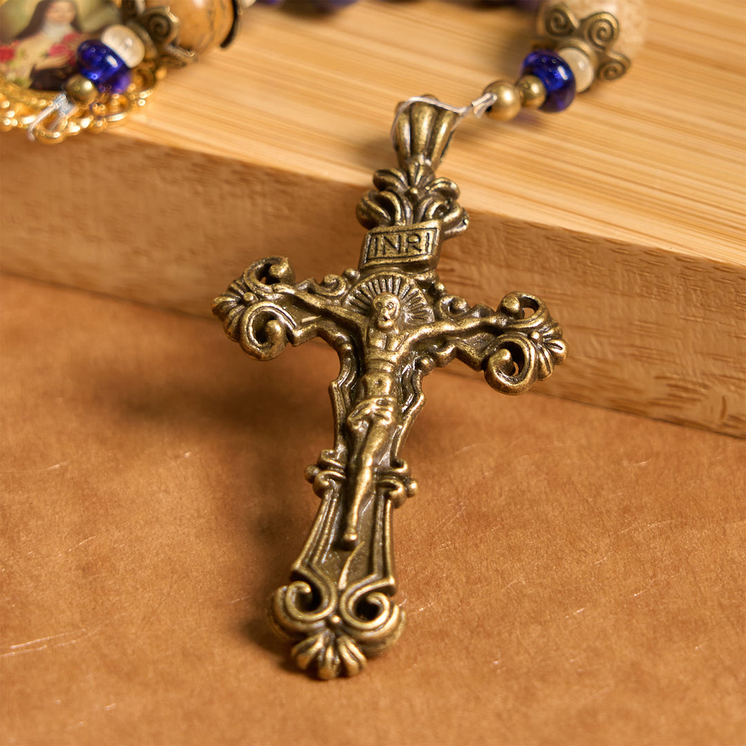 Christianartworkshop Handgefertigte Medaille und Kruzifix der Heiligen Therese von Lisieux, 8 x 10 mm, Oblate, Lapislazuli und Kartenstein, Rosenkranz - image 5
