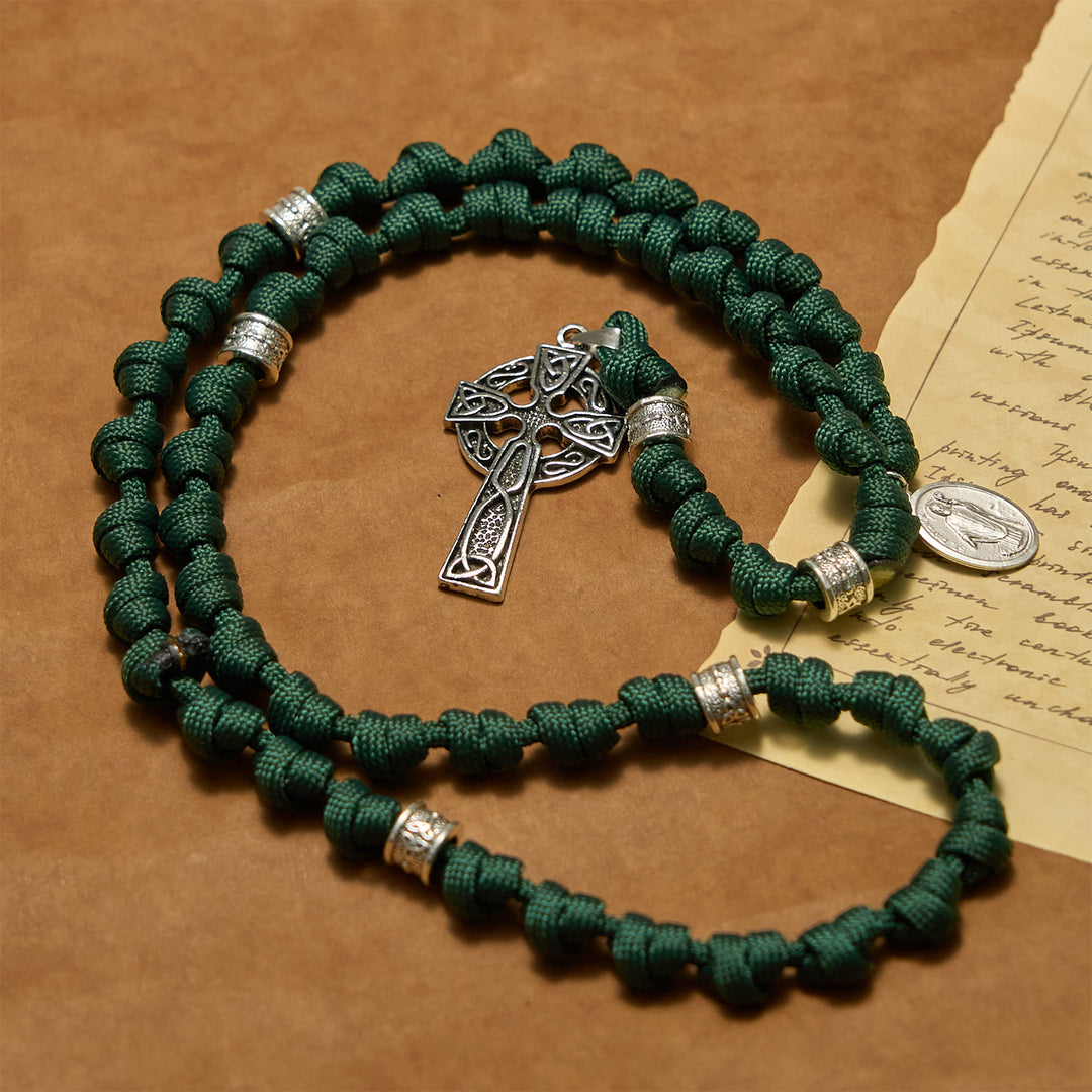 Christianartworkshop St. Patrick Medaille Dunkelgrün Keltischer Stil Kreuz Handgefertigt Inspiriert Paracord Geknoteter Rosenkranz - image 1