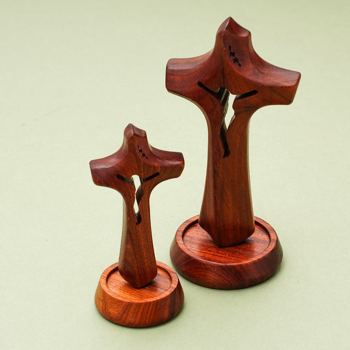 Christianartworkshop Holz-Tischdeko Heiliges Kreuz: Ein Totem des Glaubens gießen