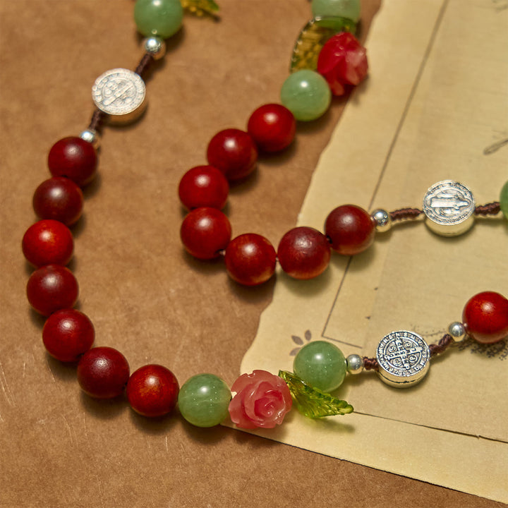 Christianartworkshop Handgefertigter Rosenkranz mit Blutdrachen-Holzperlen und Kruzifix – Ein Symbol für spirituelle Verbundenheit und Hingabe