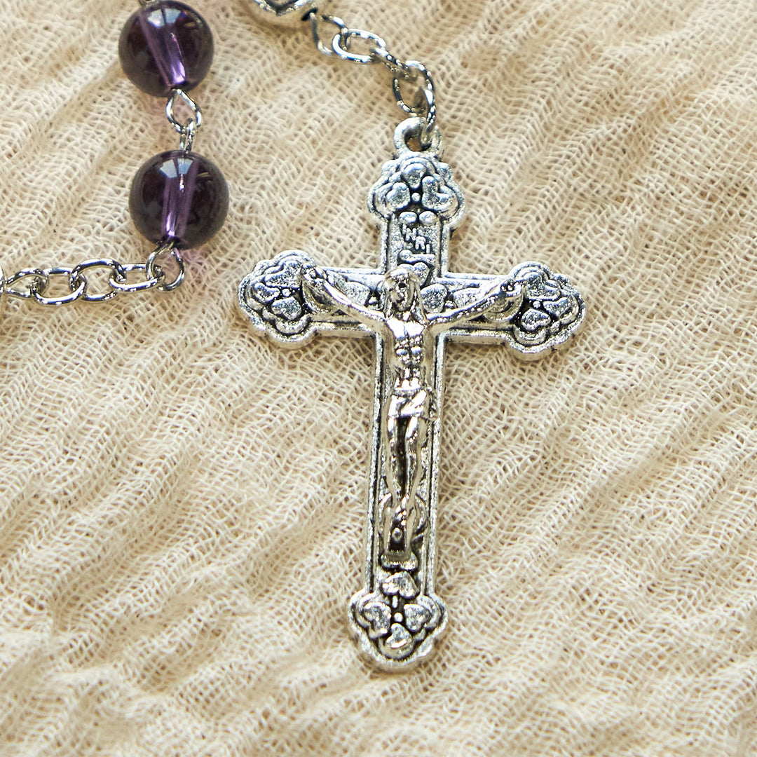 Christianartworkshop Andachts-Rosenkranz aus transparenten violetten Glasperlen mit Rosen-Vater-Unser-Perlen