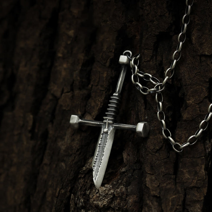 Christianartworkshop Halskette mit Kreuz aus 999er Sterlingsilber mit zerbrochenem Schwert: Ein mutiges Statement für Widerstandsfähigkeit und Stil - image 5