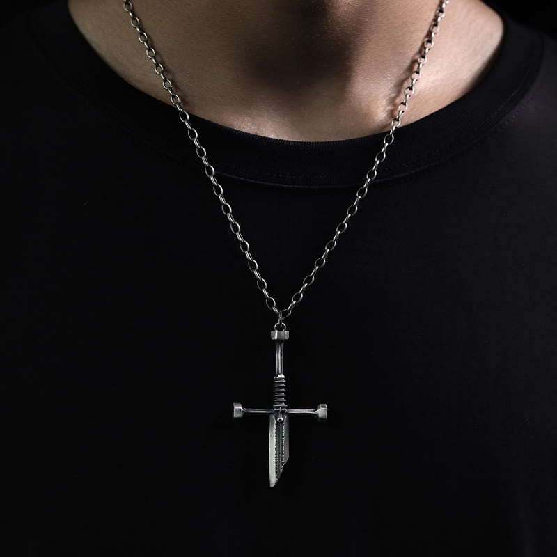 Christianartworkshop Halskette mit Kreuz aus 999er Sterlingsilber mit zerbrochenem Schwert: Ein mutiges Statement für Widerstandsfähigkeit und Stil - image 2