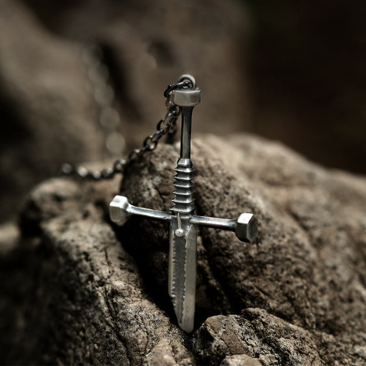 Christianartworkshop Halskette mit Kreuz aus 999er Sterlingsilber mit zerbrochenem Schwert: Ein mutiges Statement für Widerstandsfähigkeit und Stil - image 7