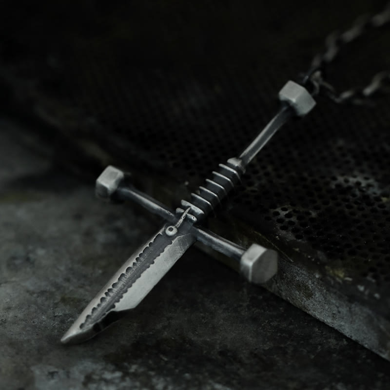 Christianartworkshop Halskette mit Kreuz aus 999er Sterlingsilber mit zerbrochenem Schwert: Ein mutiges Statement für Widerstandsfähigkeit und Stil - image 4