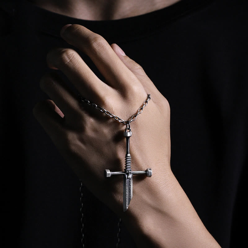 Christianartworkshop Halskette mit Kreuz aus 999er Sterlingsilber mit zerbrochenem Schwert: Ein mutiges Statement für Widerstandsfähigkeit und Stil - image 2