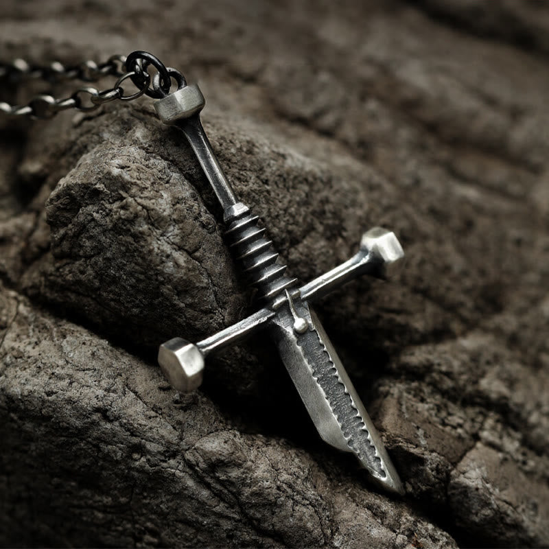 Christianartworkshop Halskette mit Kreuz aus 999er Sterlingsilber mit zerbrochenem Schwert: Ein mutiges Statement für Widerstandsfähigkeit und Stil - 999 Sterling Silber - image 1
