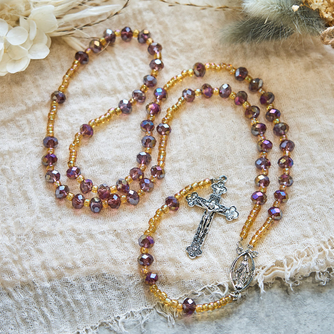 Christianartworkshop Handgefertigtes Kruzifix, violetter Kristall und Glas, Unsere Liebe Frau Perlen, Göttliche Gnade, Rosenkranz